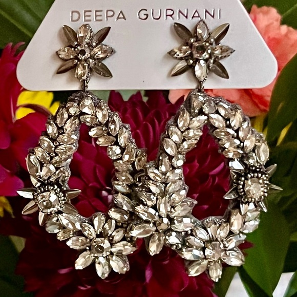 🌺🎉HP🎉🌺 NWT Deepa Gurnani Beaded Crystal Chandeliers - Picture 5 of 16